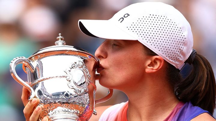 Iga Švýontek získala třetí titul v řadě na Roland Garros