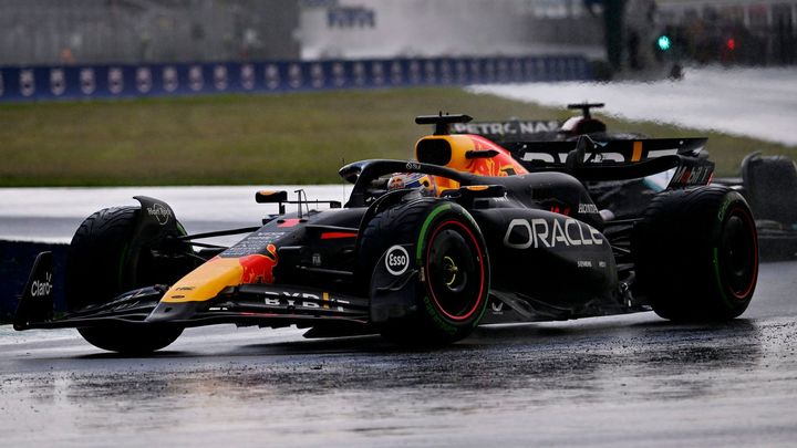 Russell a Norris vedli v Montrealu, Verstappen triumfoval ve vodní ruletě v cíli.