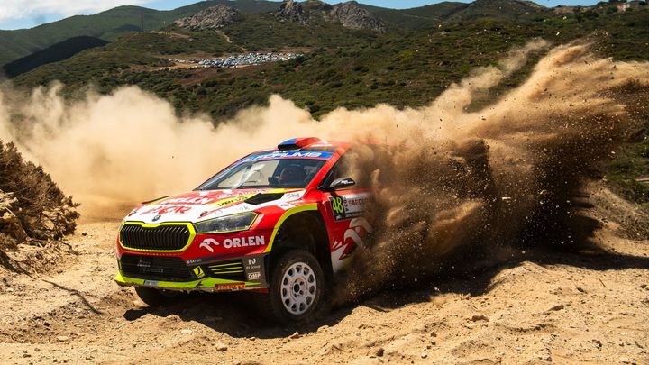 Škoda automobil vykazuje vynikající odolnost během náročné italské rallye, potvrzuje to zkušený jezdec Prokop.