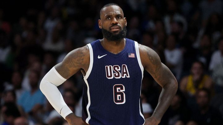 Američané byli zachráněni LeBronovým nájezdem před ostudou s Jižním Súdánem.