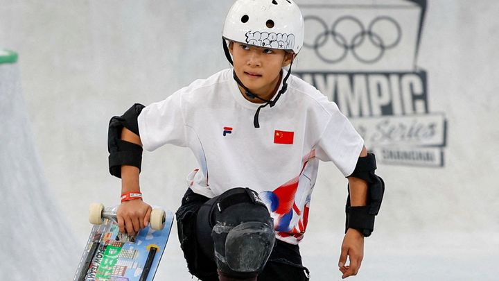 Čína plánuje získat mnoho medailí a vyslat 11letou skateboardistku do Paříže.