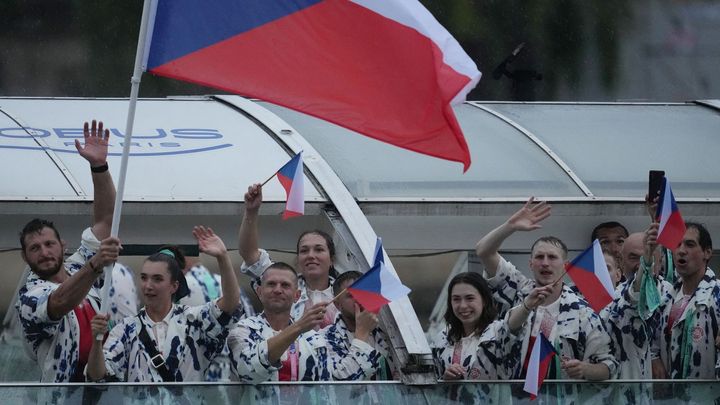 Do Paříže míří české oblečení: Jejich cíl je mejdan nebo olympiáda?