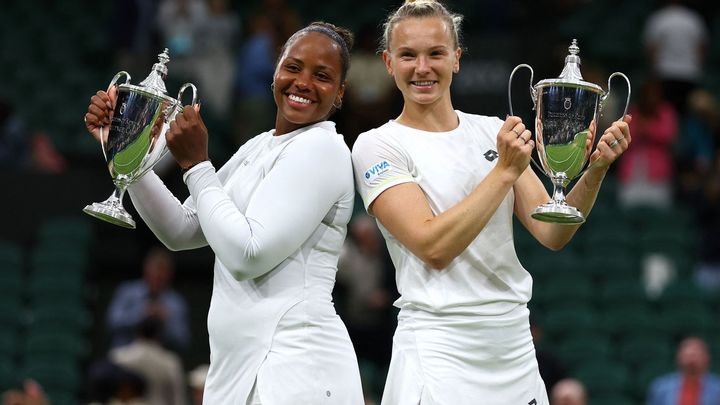 Krejčíková a Siniaková slaví titul na Wimbledonu v historickém dni českého tenisu