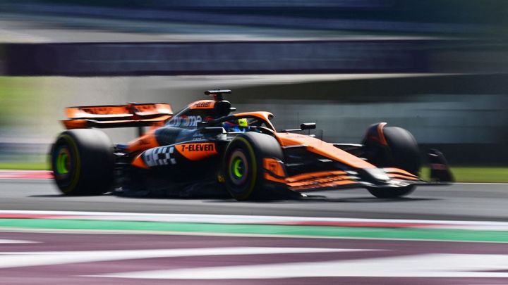 McLaren získal double, Norris dostal pokyn pustit Piastriho před sebe.