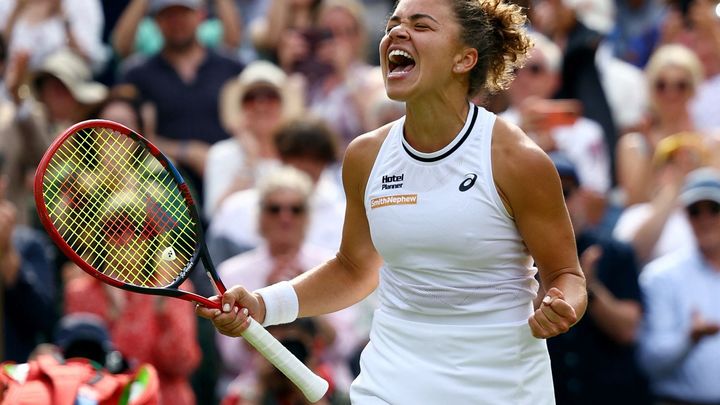 Paoliniová postoupila do finále Wimbledonu po tříhodinové bitvě.