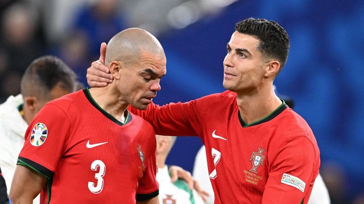 Pepe popsal své objetí s Ronaldem jako bratrské a emocionální, ale ke konci se odmítl vyjádřit.