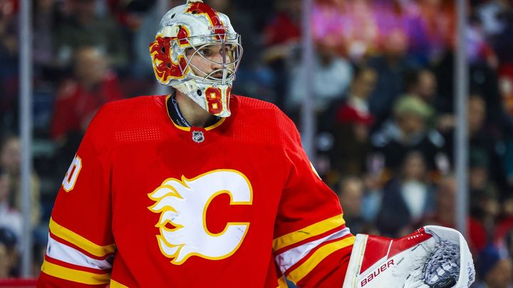 Po zemětřesení Čech může být první. Calgary v NHL vyvěsilo bílou vlajku.