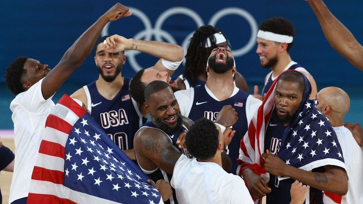 Američané zvítězili popáté v turnaji basketbalistů – výsledky her.