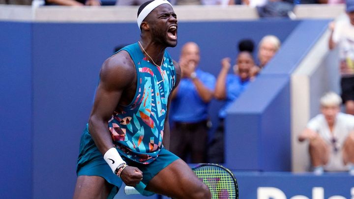 Pokračování rivalitního souboje mezi Američany a Čechy: Tiafoe poráží klauny.