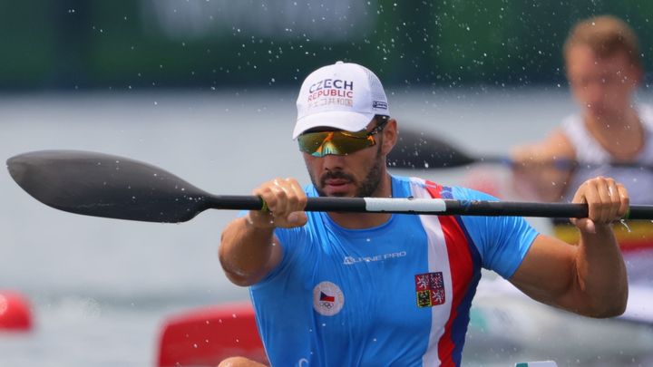 Proč se Uzbek chová tak divně a proč mě tolik přitahuje? Jeho úsměv do kamery při dojezdu.