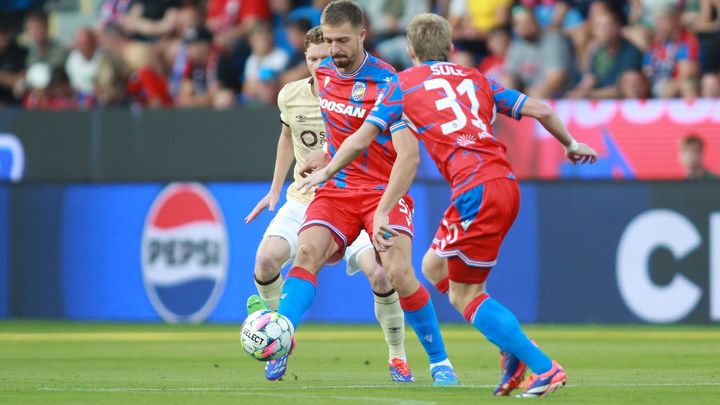 Remíza mezi Hearts a Plzní ve hře o Evropskou ligu v Edinburghu.