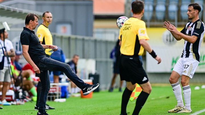 Tatarák má kyselou chuť, Straka prohrál 1:3 při debutu v Budějovicích.