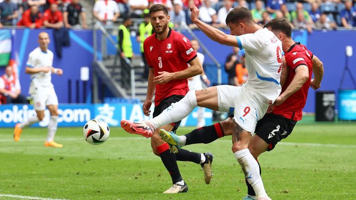 Český tým hraje první zápas po Euru proti Gruzii na vyprodaném stadionu v Tbilisi.