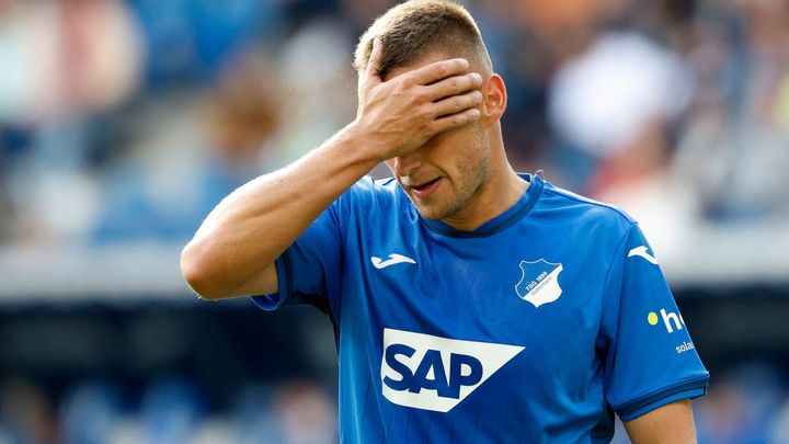 Hoffenheim utrpěl totální kolaps a prohrál i přes třígólový náskok vedený Hložkem v 12. minutě.