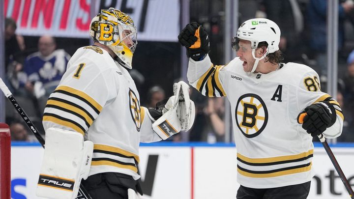 „Nebezpečná hra Boston Bruins může ohrozit Pastrňákovy ambice.“