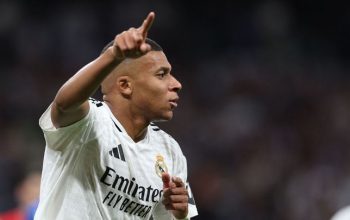 Real Madrid se dostal do dramatické situace s týmem Alavés, ale nakonec si udržel výhru. V Itálii se poprvé radoval nováček.