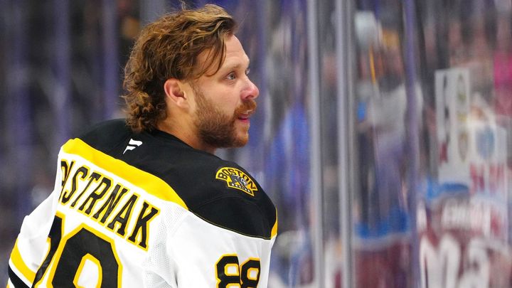 Boston Bruins v krizi: David Pastrňák pod palbou a týmu více škodí než pomáhá