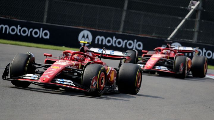 Ferrari opět triumfovalo, Verstappena potkalo dvojí trestání