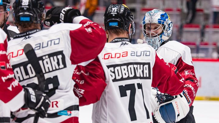 Michajlov nahradil Borise v bráně, Třinec se snažil obnovit legendu Rangers.