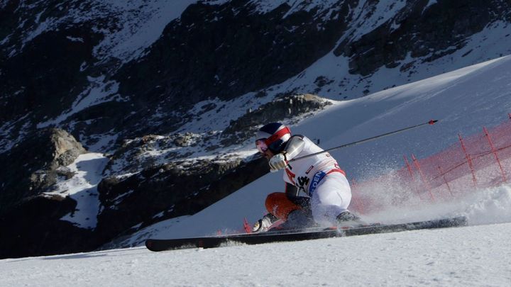 Nor vede obří slalom v Södelnu, Hirscher se dostal do druhého kola