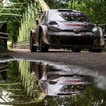 Ogier dominuje na začátku Středoevropské rallye, Neuville mu úspěšně konkuruje