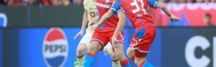 Plzeň porazila Baník 1:0 díky mazáckému útoku Adua v bouřlivé atmosféře ve Vítkovicích.