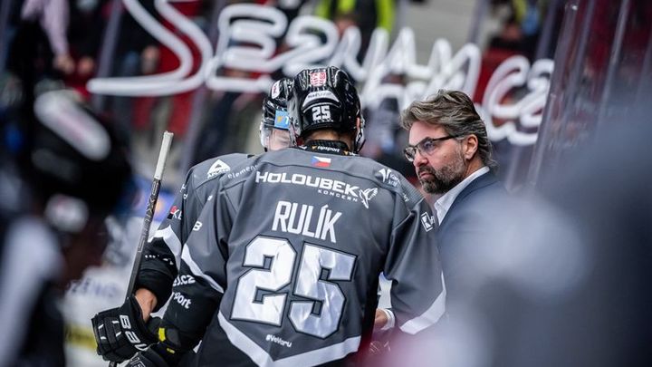 Sparta exceluje v energii, Plzeň a Třinec bojují s problémy v hokeji.