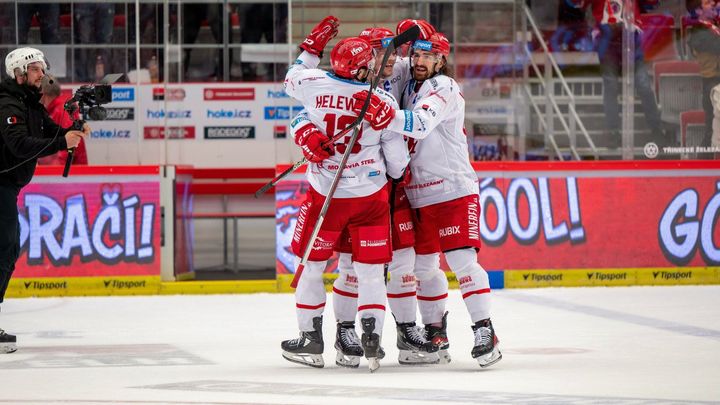 Třinec porazil Osvětim 5:0 a postoupil do play off Ligy mistrů po skvělém výkonu v 18. minutě.