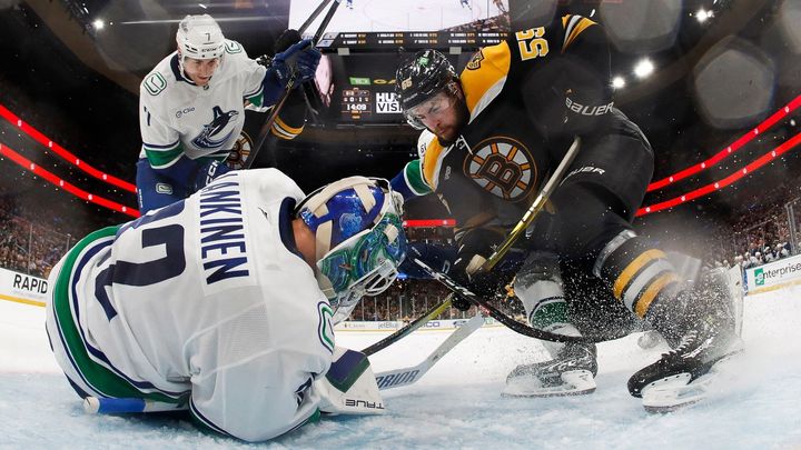 Boston Bruins shut out Vancouver Canucks, Pastrnak and co. held scoreless again.