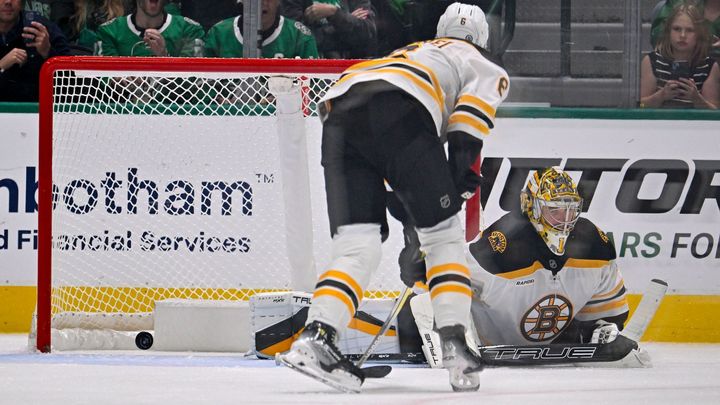 Boston utrpěl další porážku, inkasoval sedm gólů. David Pastrňák se podílel na třech z nich a sám skóroval jednou.