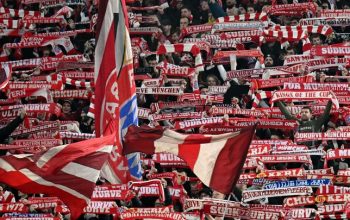 Fanoušek zemřel po kolapsu na zápase Ligy mistrů na stadionu Bayernu.