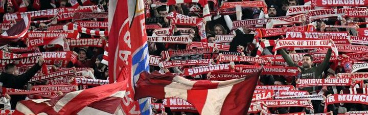 Fanoušek zemřel po kolapsu na zápase Ligy mistrů na stadionu Bayernu.