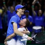 Italští tenisté zvítězili nad týmem Nizozemska 2:0 a obhájili titul v Davis Cupu.