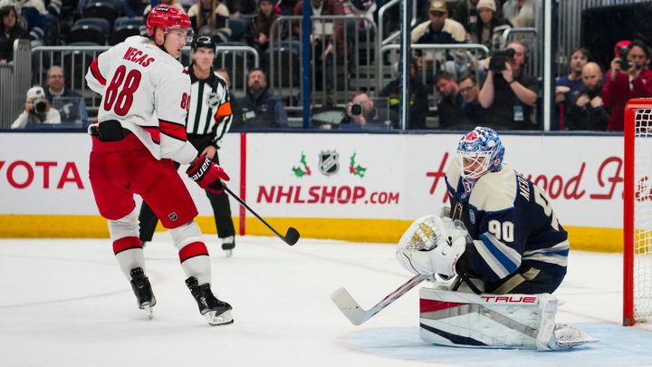 Nečasovy dvě asistence zajistily bod, večer českých gólmanů v NHL.