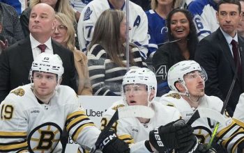 Pastrňák a Zacha ztratili svého kouče, když Montgomery skončil na lavičce Bostonu.