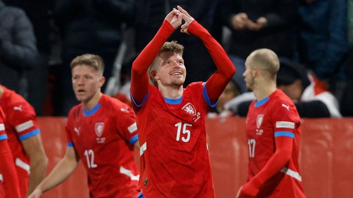 Výsledek zápasu mezi Českem a Gruzií: Česko vyhrálo 1:0, Gruzínci se snažili najít mezery v české obraně.