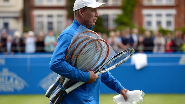 Ivan Lendl se vrací jako kouč a trénuje Zvereva, který zuří kvůli výcviku psa na záchod