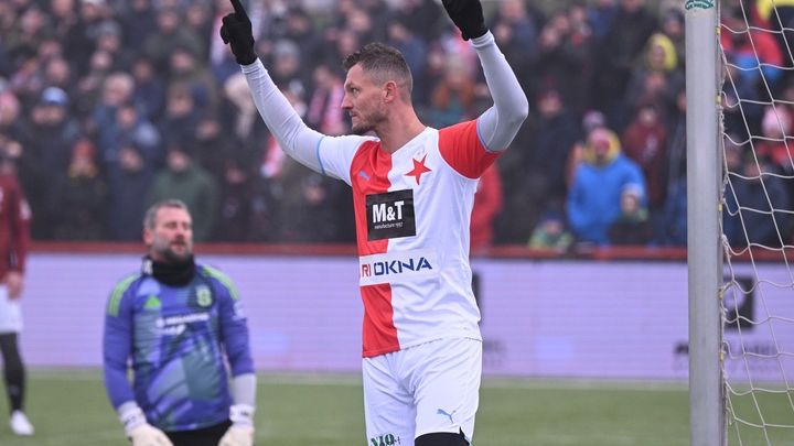 Slavia triumfuje v derby po osmi letech a nováček Necid exceluje