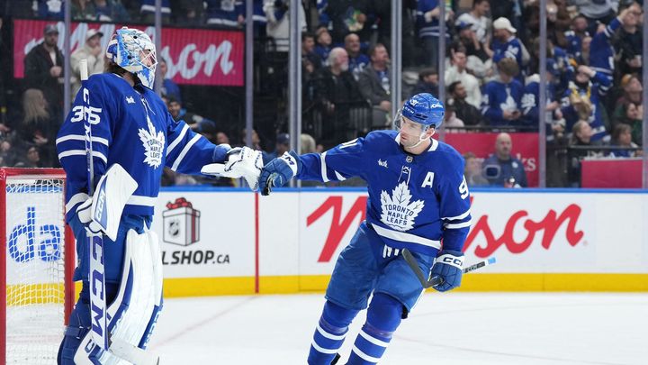 Tavares zaznamenal hattrick a porazil Buffalo, Nečas přidal asistenci a vyrovnal legendárního hráče.