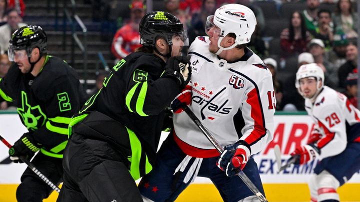 Vrána hrál na ledě, ale jeho tým Capitals prohrál v Dallasu.