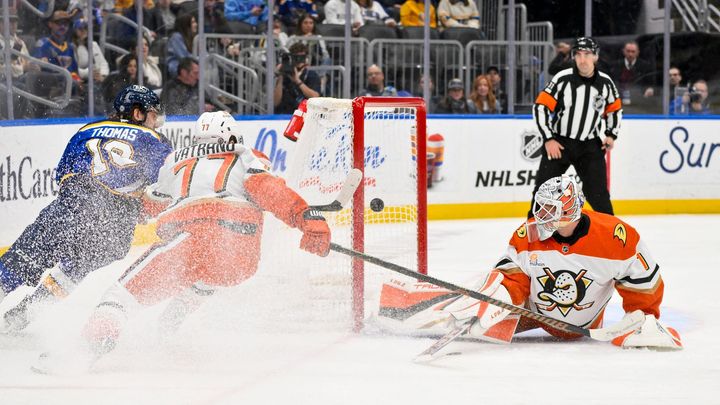 Boston prohrál pošesté v řadě, Dostál zažil mimořádně špatný večer