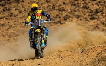 Český závodník Michal Michek odstoupil ve čtvrté etapě Rallye Dakar, ztrácí se tak nejrychlejší Čech na motocyklu.