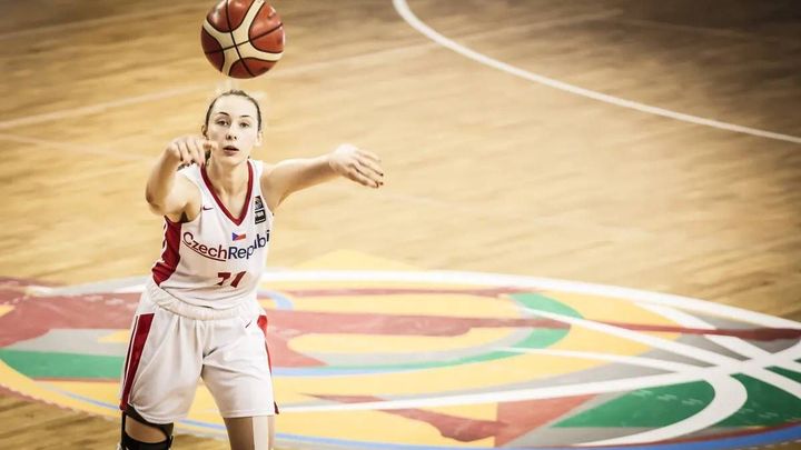 Kopecká tvrdohlavě zvládá pravidelné schůzky se smrtí a basketbal