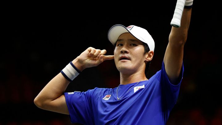 Korejský voják se chce přiučit hrát Davis Cup pouze na opušťák od Čechů.