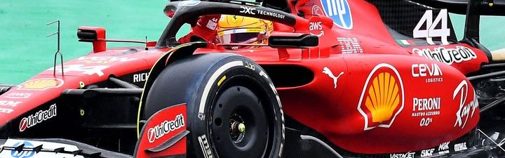 Lewis Hamilton poprvé zažil jízdu v monopostu Ferrari, což potěšilo fanoušky týmu.