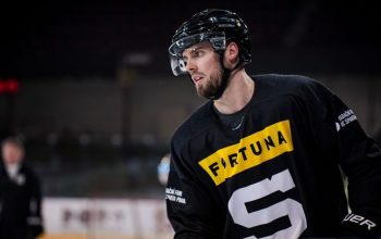 Pardubice prohrály na Spartě, Irving porazil Houdka a Špaček zaznamenal hattrick.