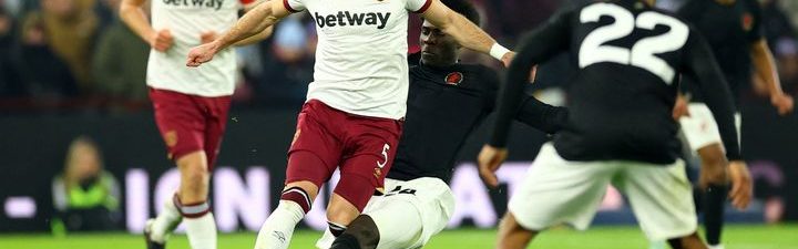 Souček kapitánem, Coufal hrál poločas, Potter nevyléčil West Ham