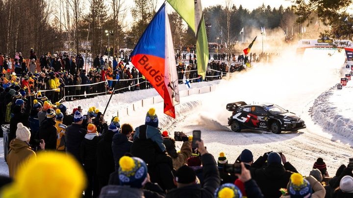 Adrenalinová výzva v podobě skandinávského zimního závodu s hřeby a rychlostí