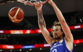 Basketbalisté postupují na Mistrovství Evropy i přes porážku díky pomoci Britů