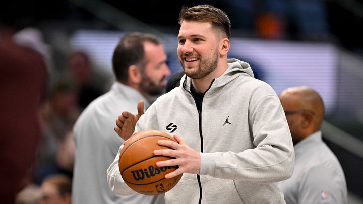 Basketbalové hvězdy v NBA přecházely do nových týmů. Luka Dončič přestoupil do Los Angeles Lakers, zatímco Dallas získal vítěze Olympijských her.